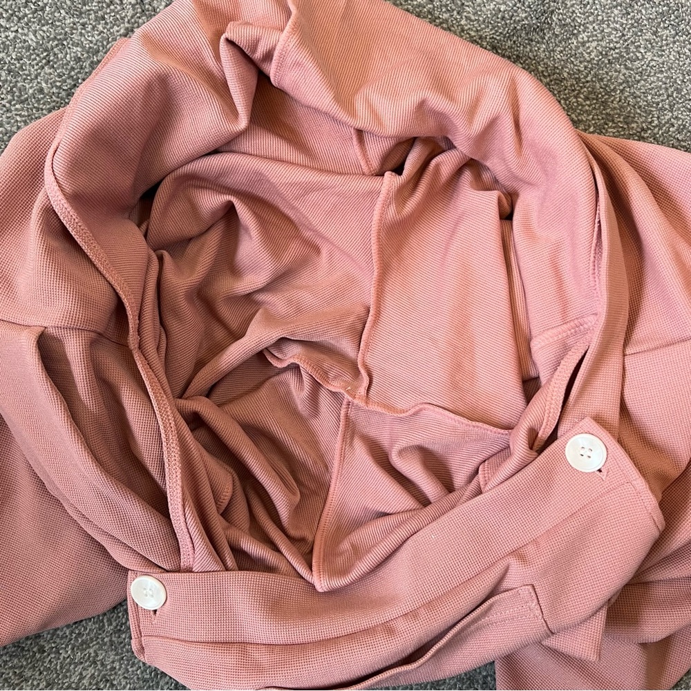 Halara Adjustable Strap Button Pockets Waffle Cas… - image 12